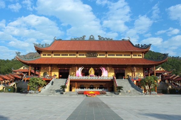 Chia sẻ những kinh nghiệm đi du lịch chùa Ba Vàng Quảng Ninh