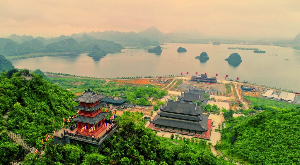 Quần thể du lịch tâm linh Tam Chúc - Ngôi chùa lớn nhất thế giới
