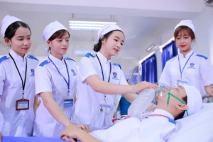 Mức lương Điều dưỡng Cao đẳng tại Việt Nam hiện nay