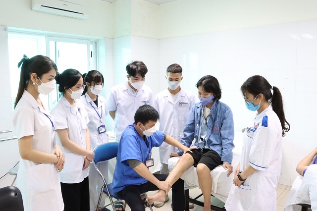 Bác sĩ Phục hồi chức năng học mấy năm? Những điều cần biết trước khi đăng ký